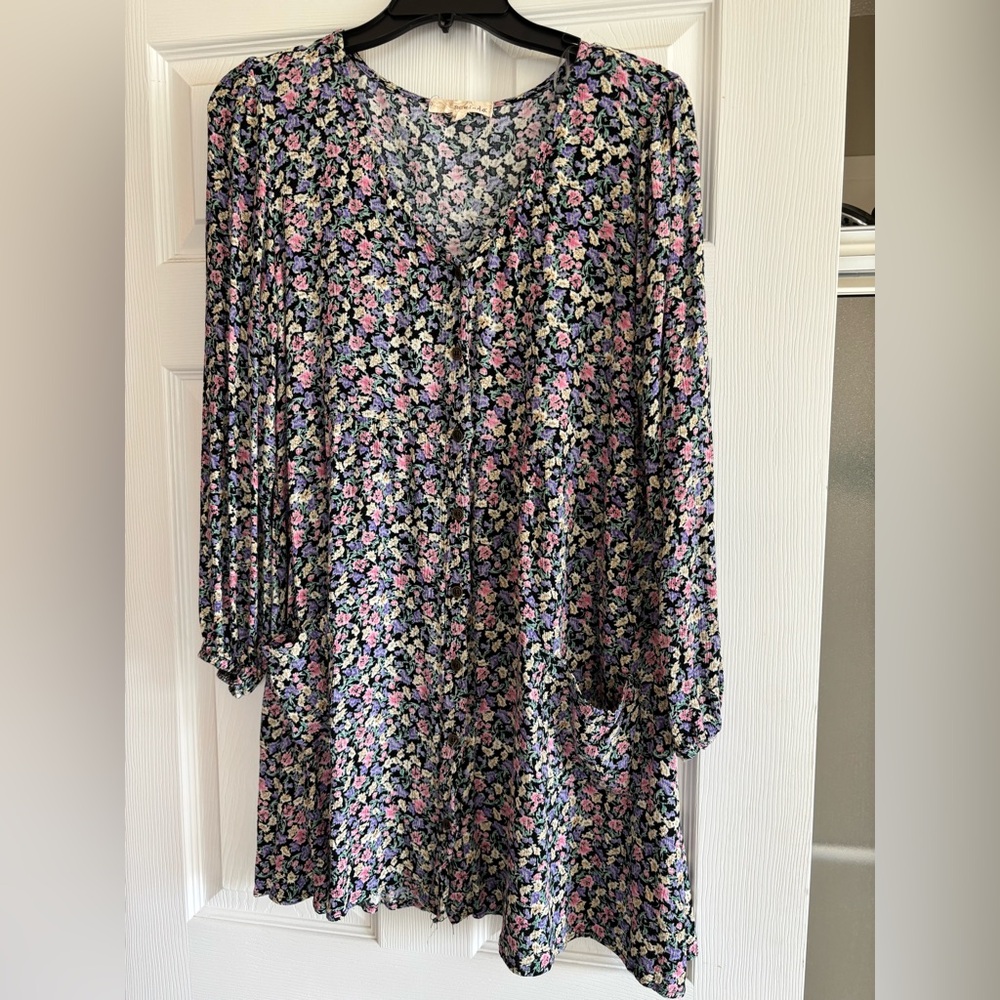 Great condition Floral V-Neck dress with pockets